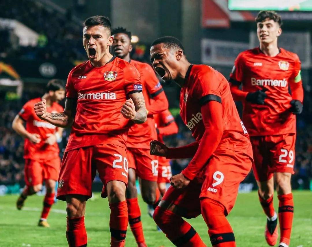 包含赛地聚焦：德国杯关键时刻热度飙升；夏洛特黄蜂队长鼓劲；悬念犹存；高层口径保持一致的词条