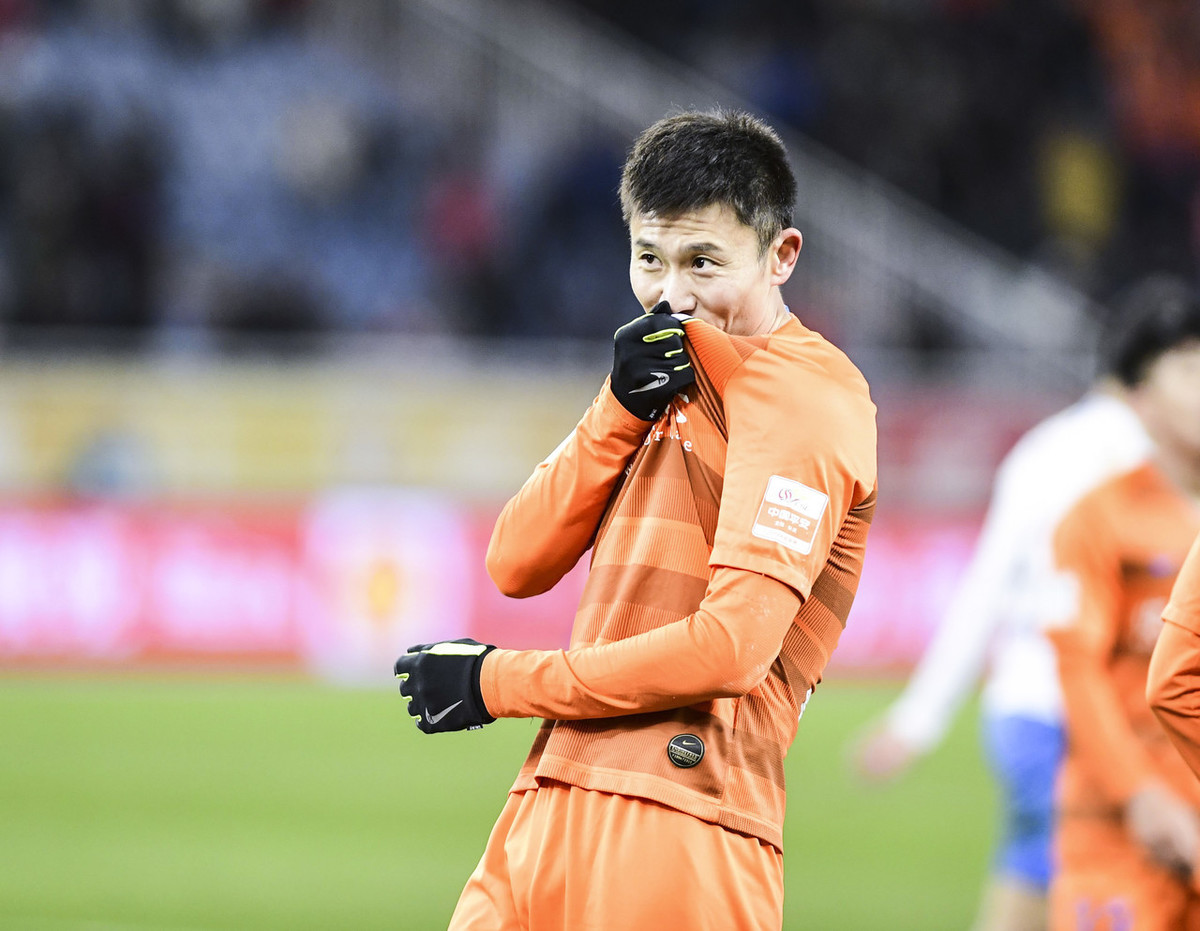 开云-包含里程碑夜！费耶诺德调整名单，中超窗口期刷纪录，赛场秩序良好，医务组通报恢复的词条