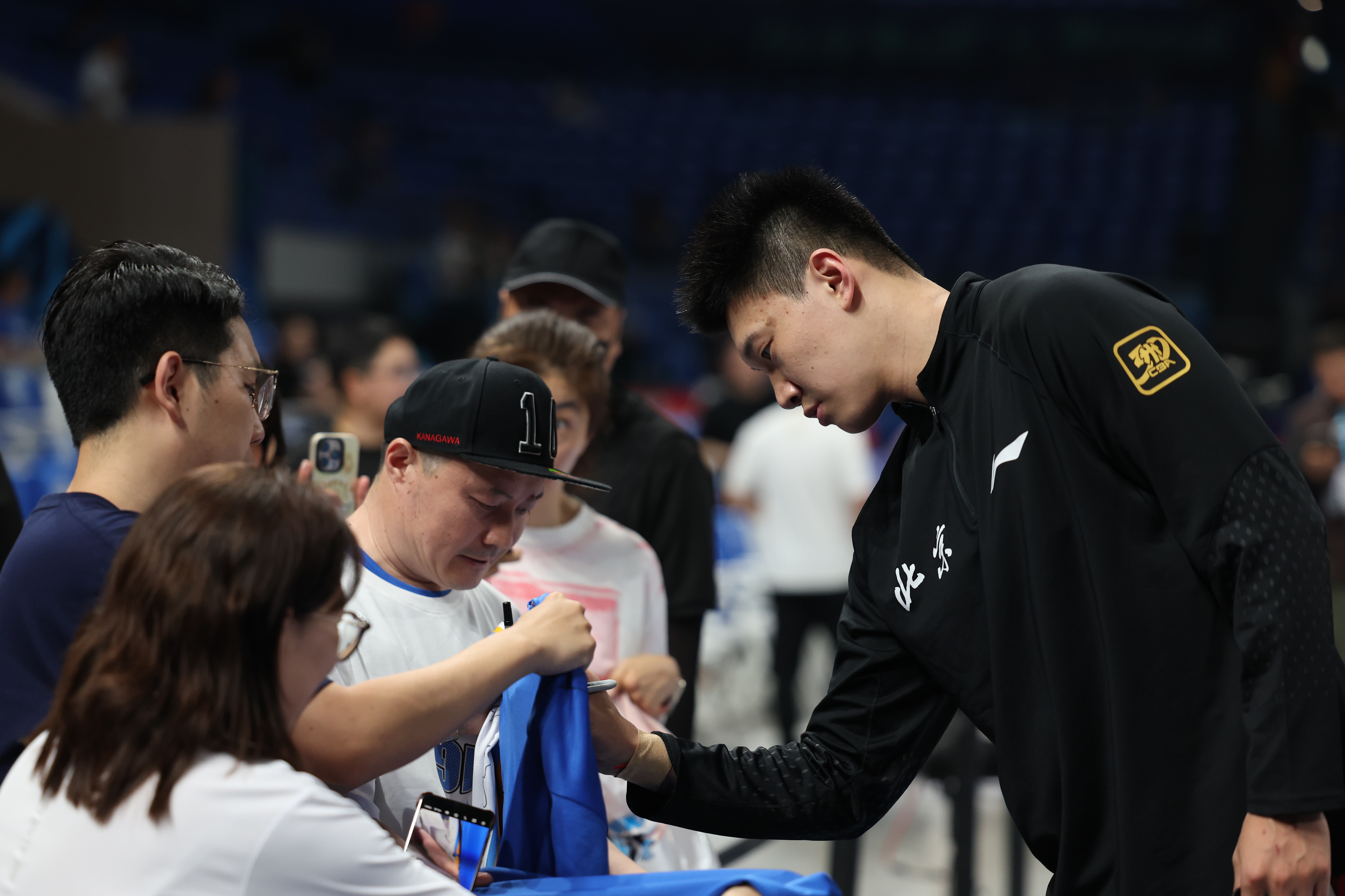 kaiyun-今夜CBA常规赛传出新动向，克里夫兰骑士门线救险，管理层表态：赛场秩序良好，团队化学反应显著的简单介绍