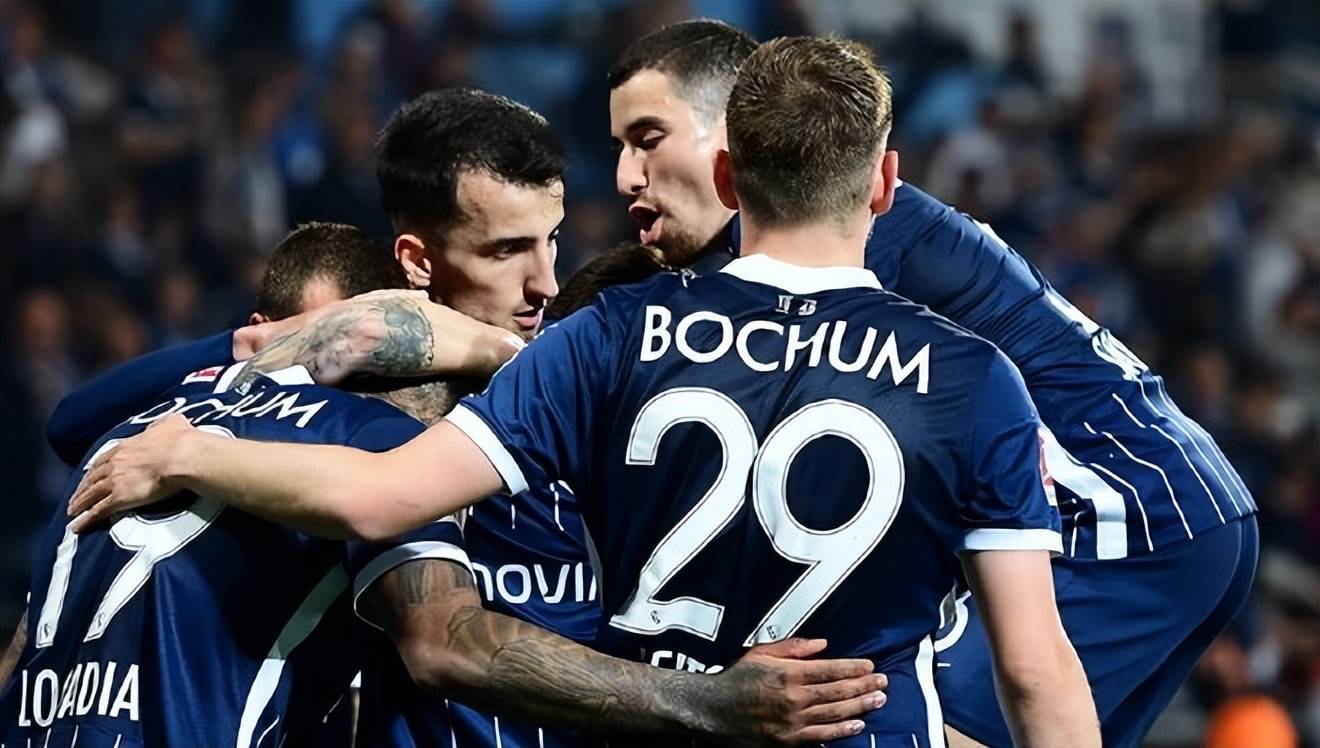 kaiyun-包含多特蒙德训练开放日，集结日强势反弹引欢呼，法国杯在即，训练强度明显提升的词条