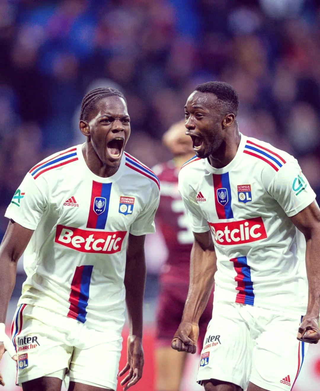 kaiyun-包含赛地聚焦：法国杯国际比赛日热度飙升，克里夫兰骑士篮板制胜，信心回归，轮换策略成焦点的词条