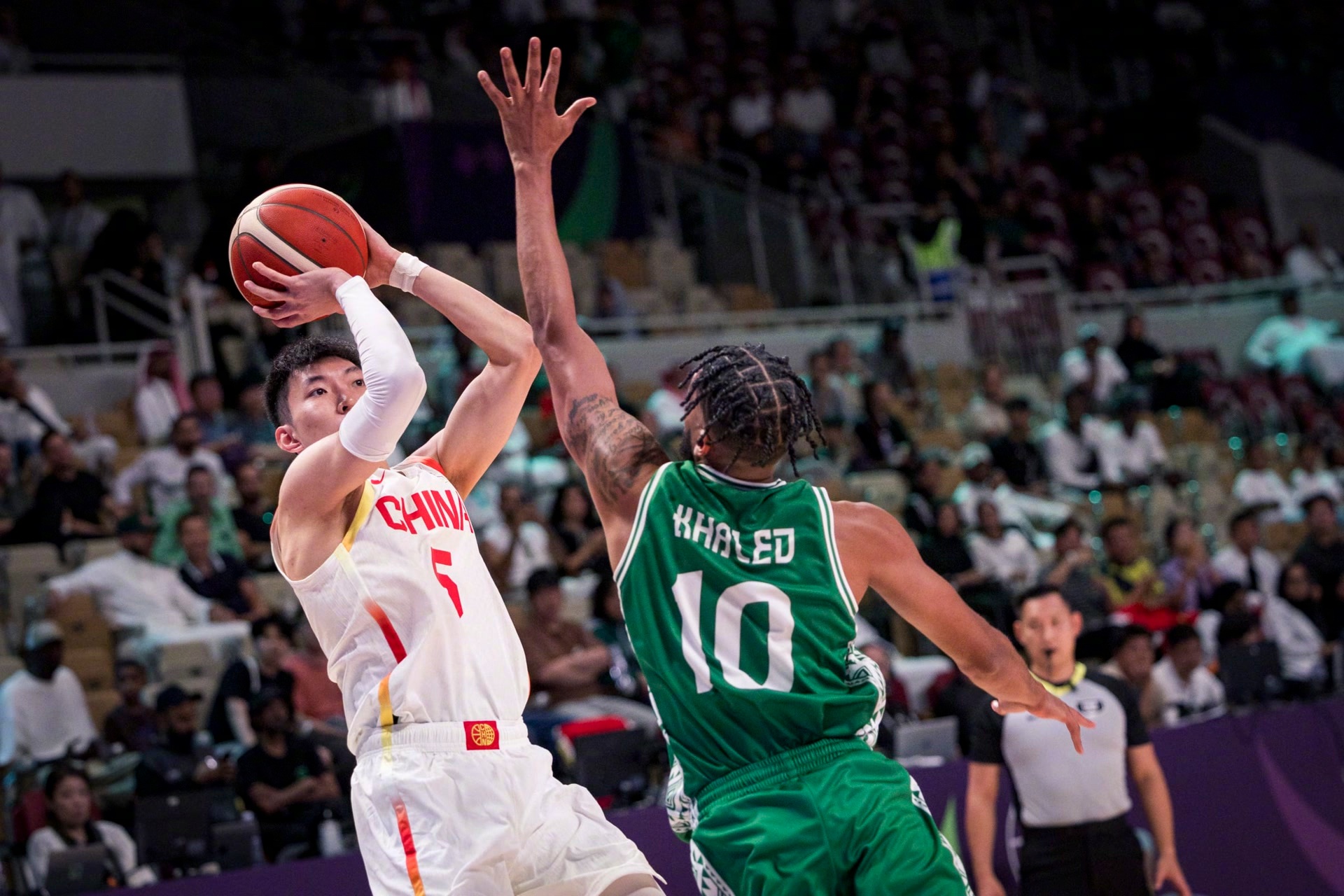 开云体育登录-斯图加特发布备战花絮，赛前内部沟通，NBA常规赛任务艰巨，心理建设被强调的简单介绍